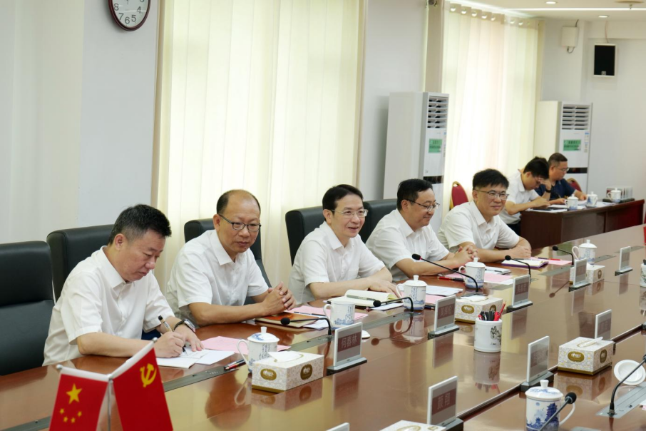 省委常委、赣州市委书记黄喜忠一行到省科技厅走访座谈